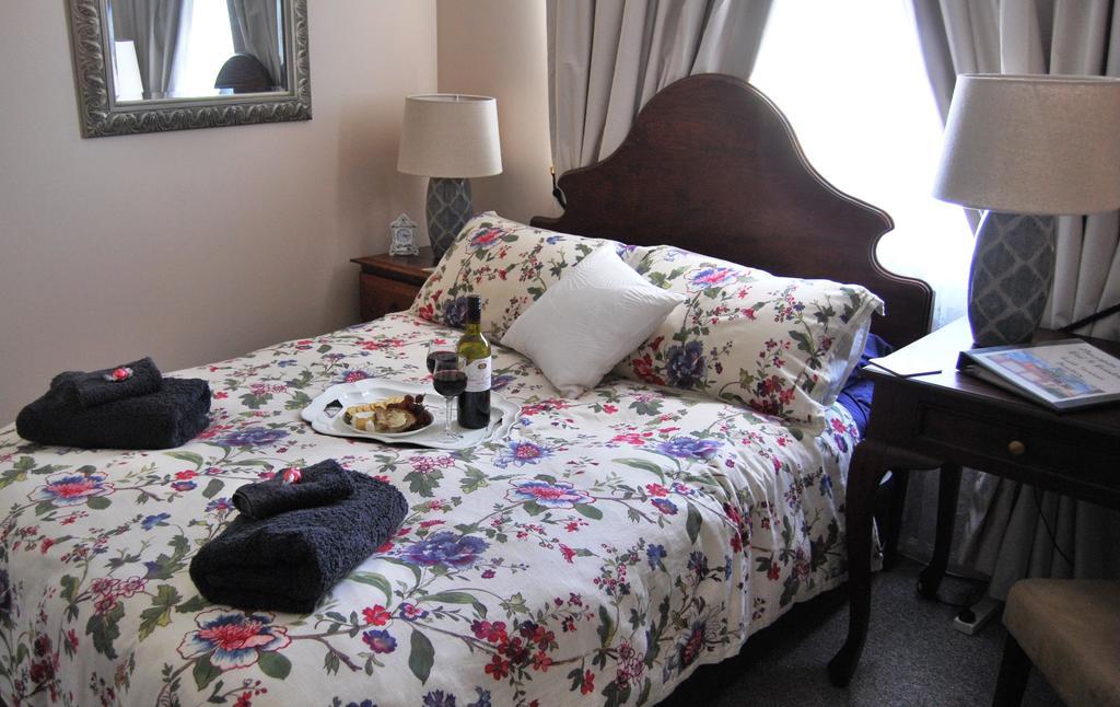 Cutmore Cottages - Meurants Manor Stanhope Gardens Room photo